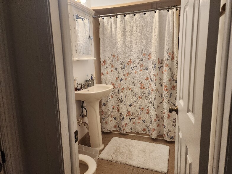 Building Photo - 401 US-22