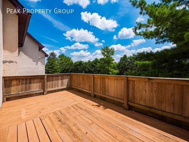 Building Photo - 2015 Queensgate Ln