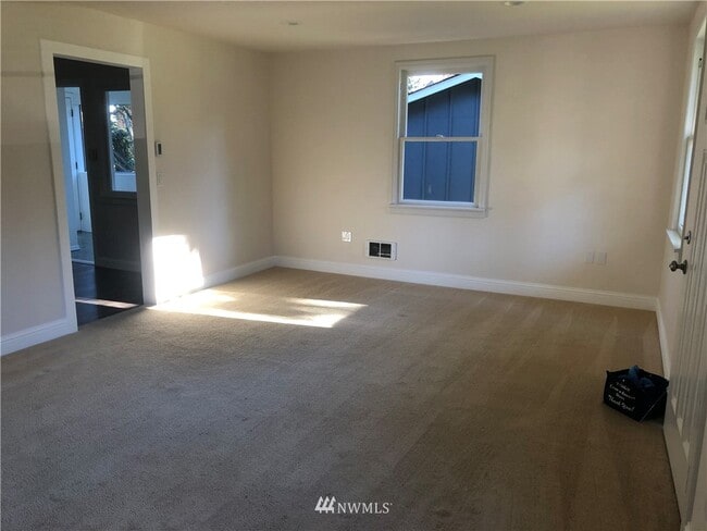 Building Photo - 3325 Lincoln Way