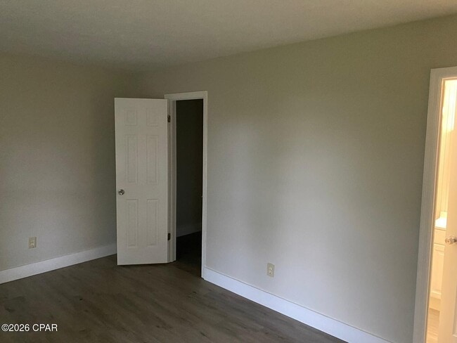 Building Photo - 6615 Enzor St