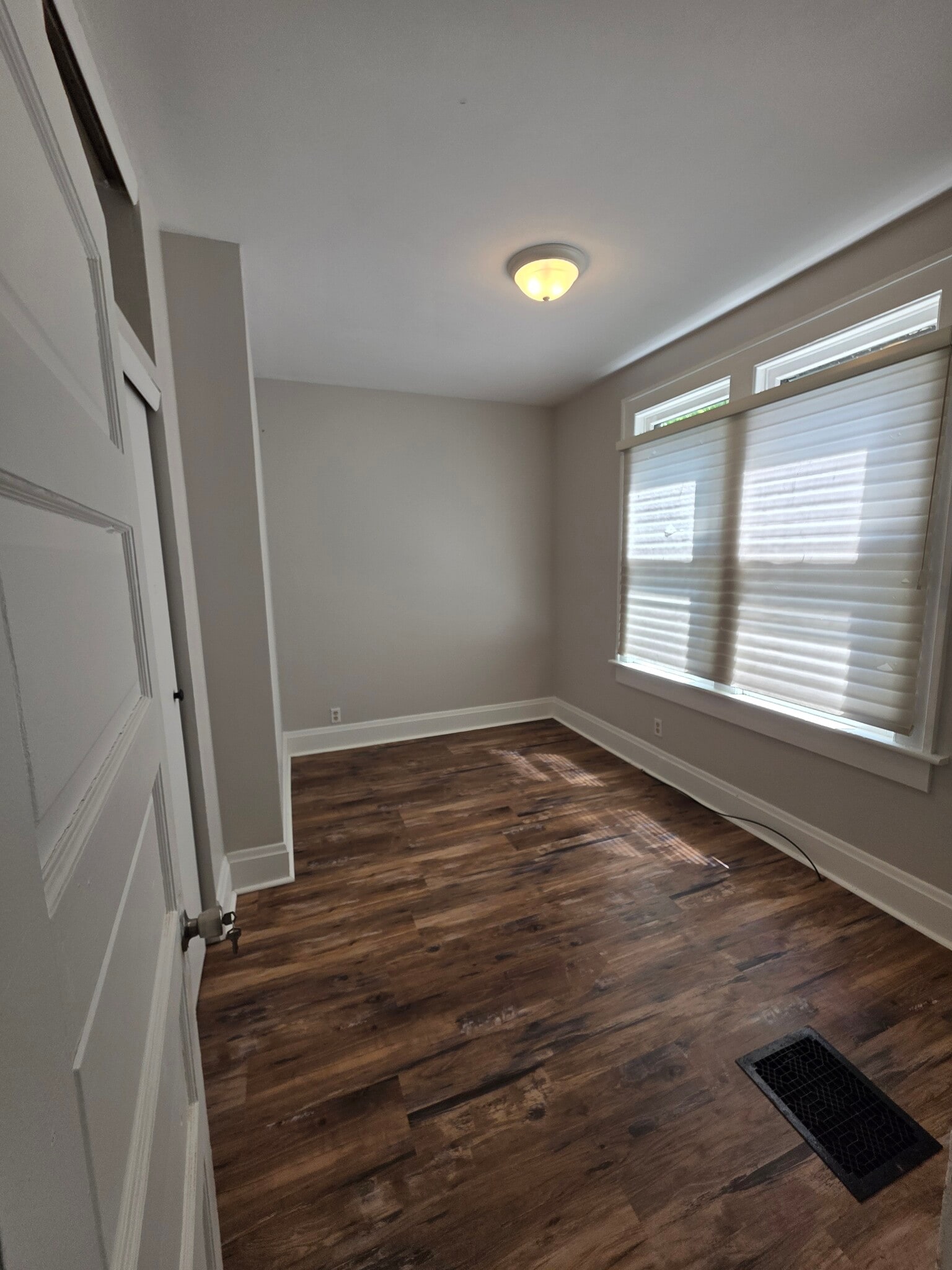 Bedroom 2 - 220 E Oakland Ave