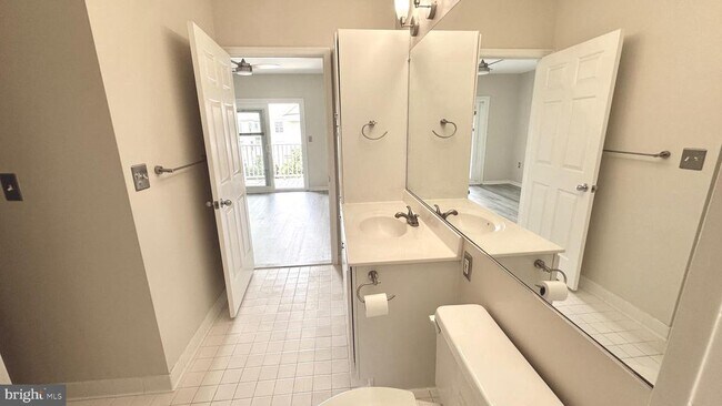 Building Photo - 7011 Falls Reach Dr