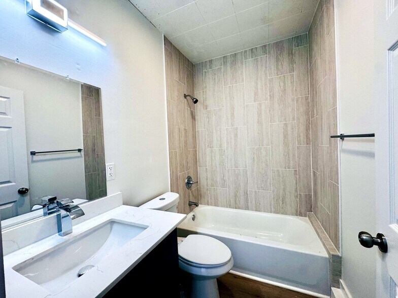 Building Photo - 25818 19th Ave S