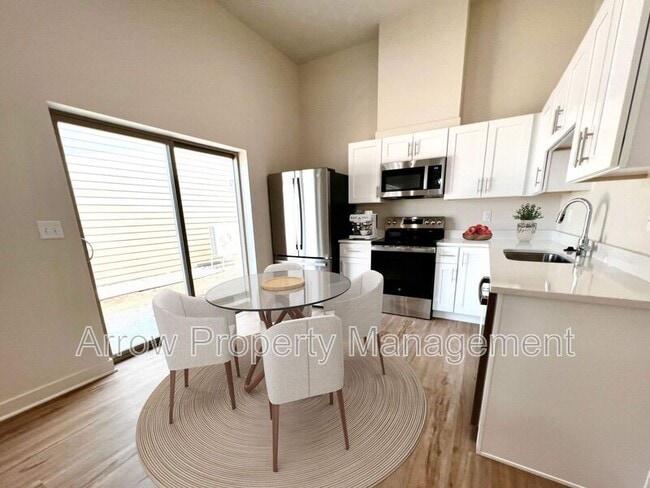 Building Photo - 1161 Claude Rd