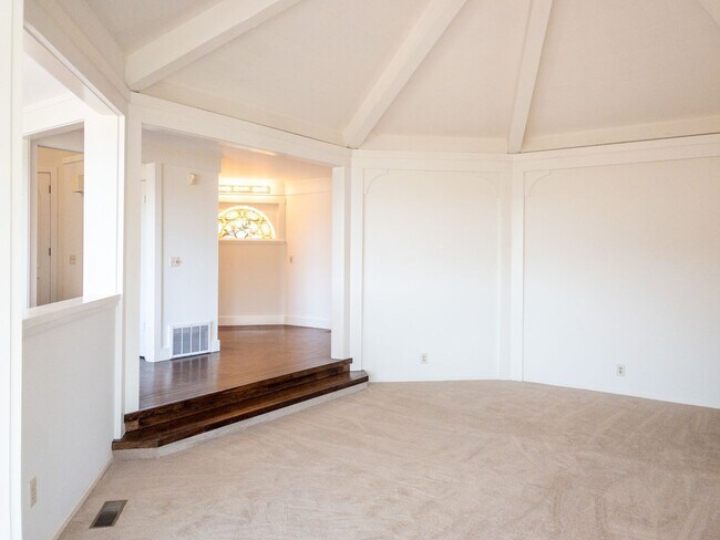 Building Photo - 27 Meadow Hill Dr