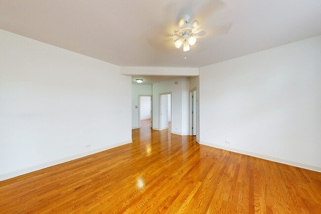 Floorplan - 5326-5336 S. Greenwood Avenue
