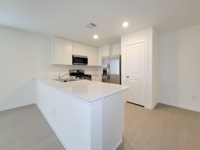 Building Photo - This lovely single-level home showcases a spacious open floorplan shared between the kitchen, din...