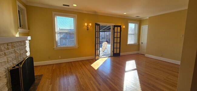 Building Photo - 4969 Pernod Ave