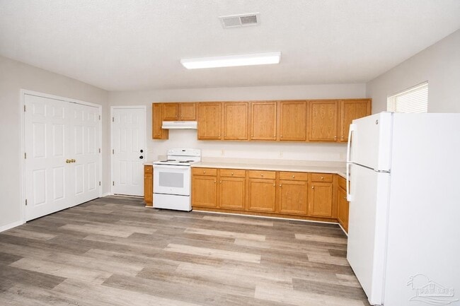 Building Photo - 5579 Okaloosa St