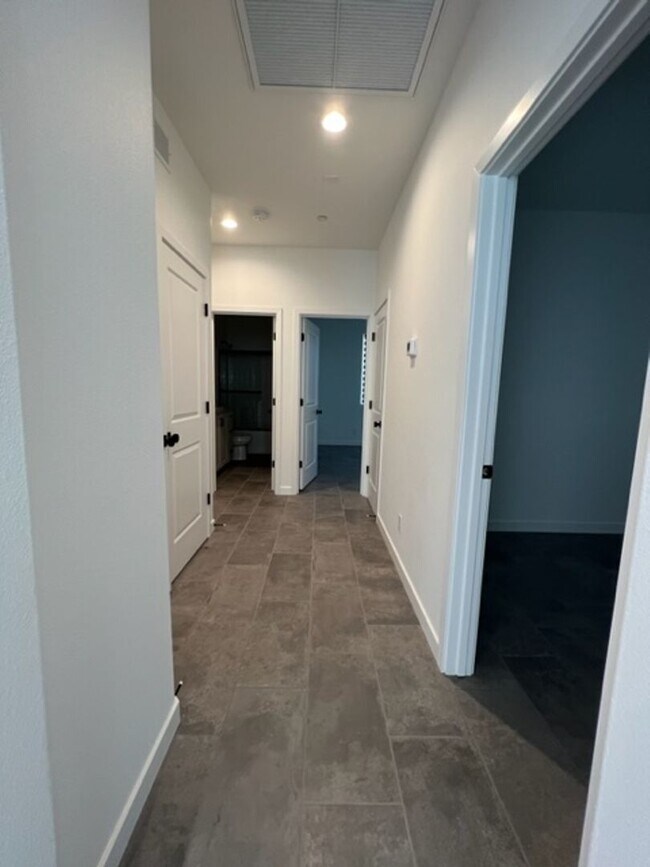 Building Photo - Beautiful 3-Bedroom 2-Bath in Tesoro Viejo