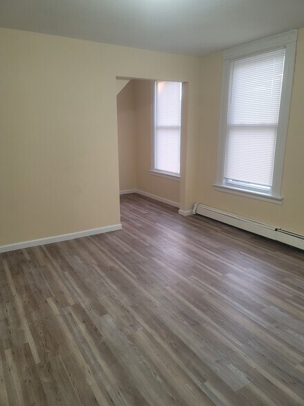 Building Photo - 357 Poplar St
