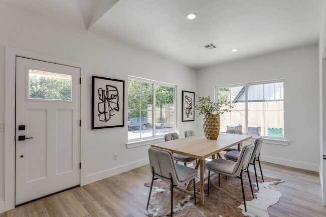 Building Photo - Warm, Modern & Welcoming — Beautiful 4 Bed, 3 Bath New Build