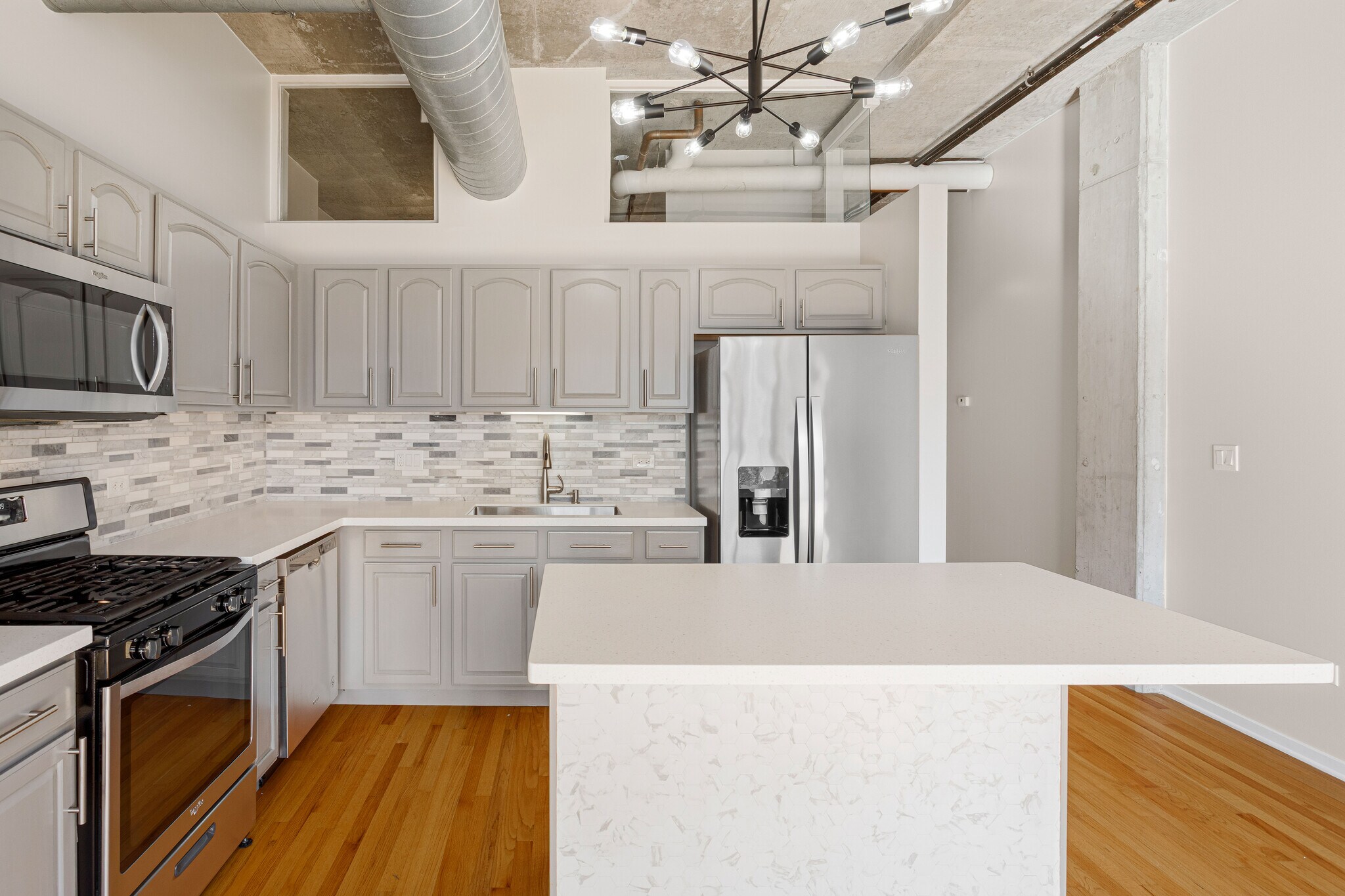 Building Photo - 933 W Van Buren St