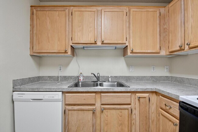 Building Photo - DUPLEX