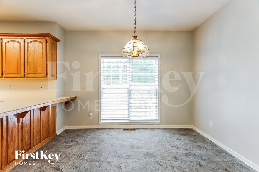 Building Photo - 6201 Windsor Ln