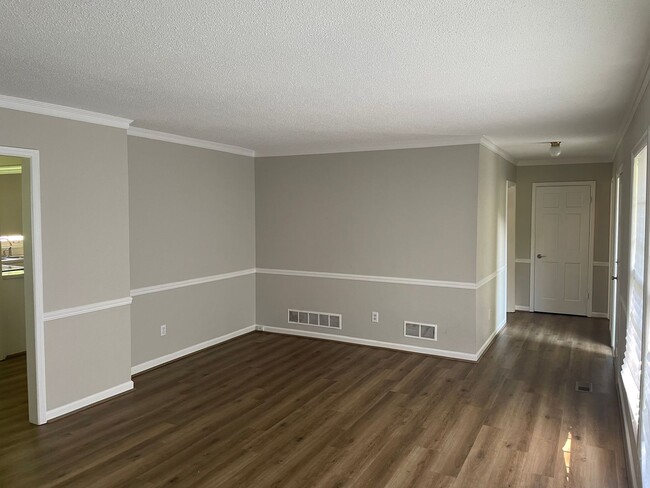 Building Photo - For Rent