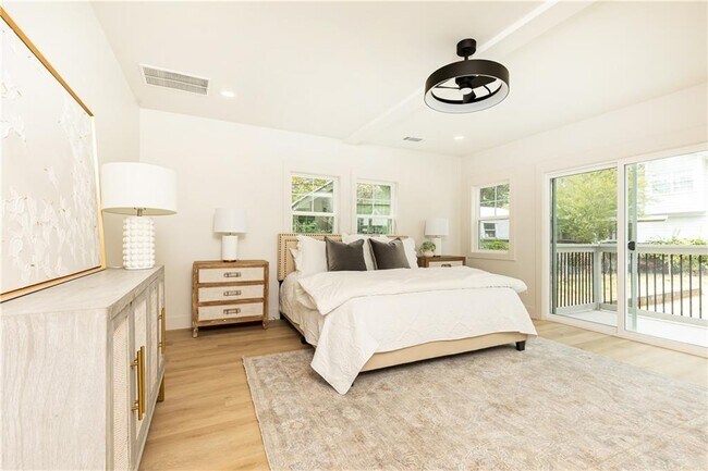 Building Photo - 433 Trabert Ave NW