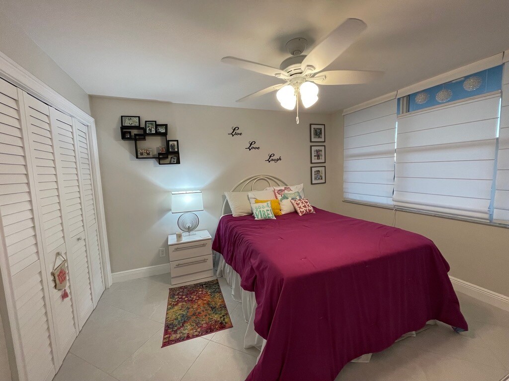 Building Photo - 901 Gardenia Dr