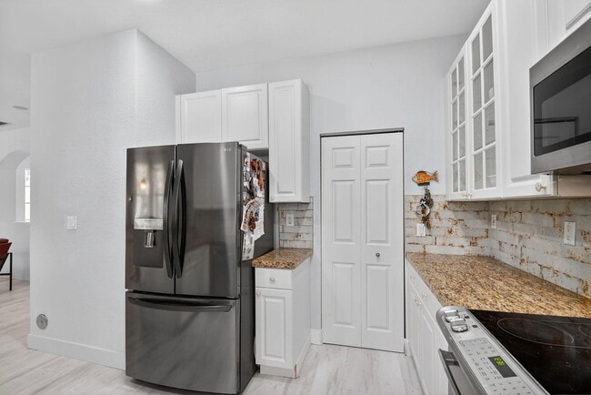 Building Photo - 1605 E Classical Blvd