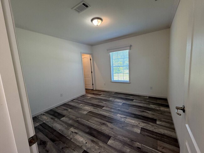 Building Photo - 112 Paradise Dr