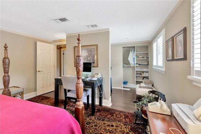 Building Photo - 4909 S Elberon St