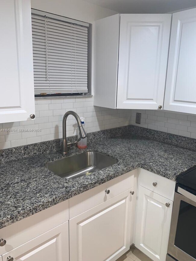 Building Photo - 8290 Lake Dr