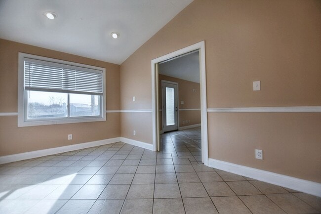Building Photo - Pet Friendly Three Bedroom with Bonus!