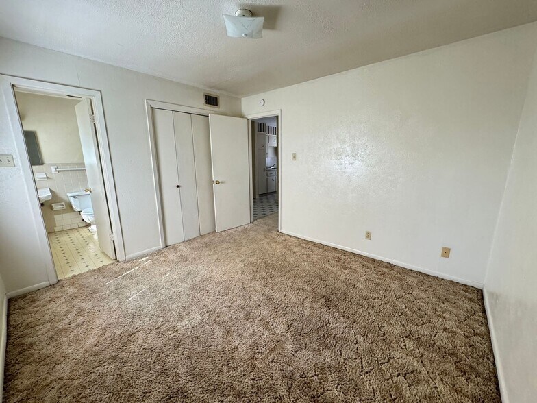 Building Photo - 224 Hold St