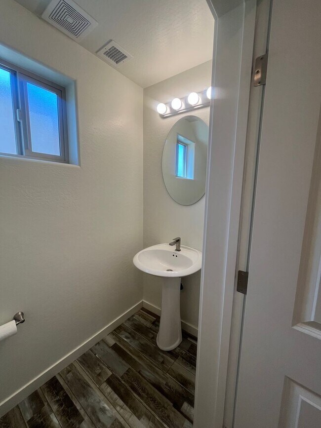 Building Photo - ***3 BEDROOM/2.5 BATHROOM IN PRESCOTT VALLEY***