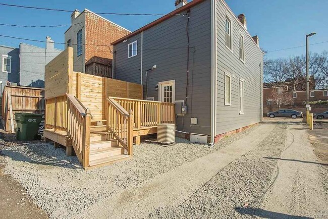 Building Photo - 2 N Plum St