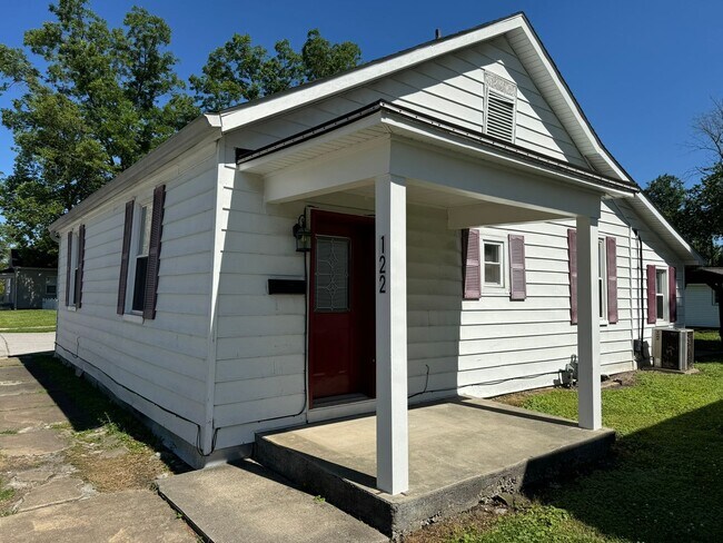 Primary Photo - 2 Bed 1 Bath with Garage