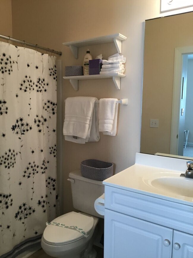 Building Photo - Furnished Condo In Southport - All Utilities Included - 3 month lease only