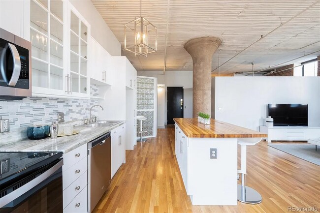 Building Photo - 2261 Blake St