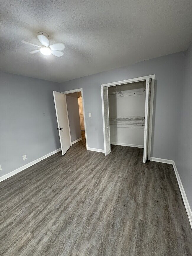 Building Photo - 4240 Crestview Dr
