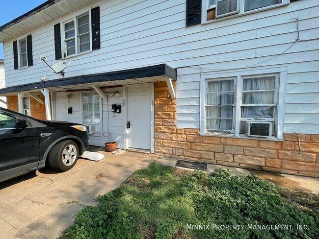 Building Photo - 310 SW 42nd Ave