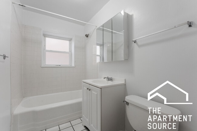 Building Photo - 6535 N Mozart St