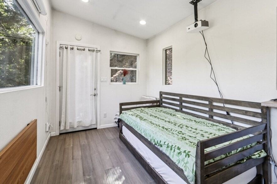 Building Photo - 432 Fernwood Pacific Dr