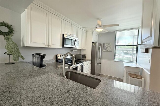 Building Photo - 1950 SW Palm City Rd