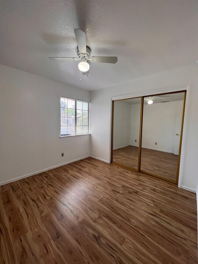 Building Photo - 479 E Alluvial Ave