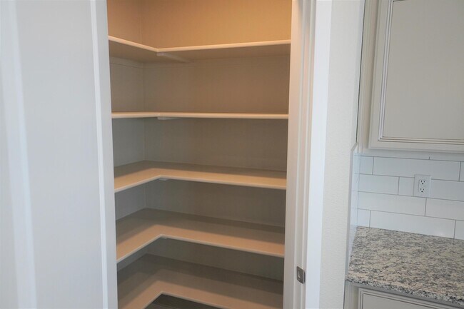 Building Photo - 3067 N Greengate Way