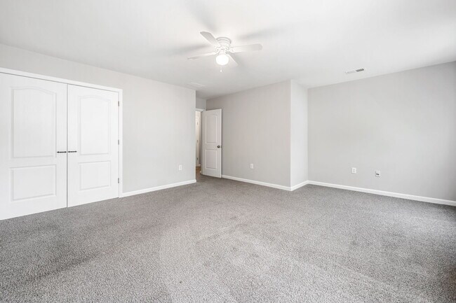 Building Photo - 82 Brookvalley Ct W