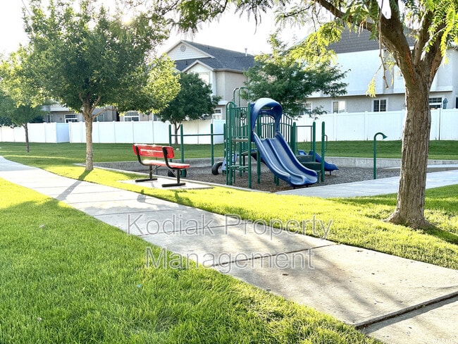 Building Photo - 548 Walton Dr