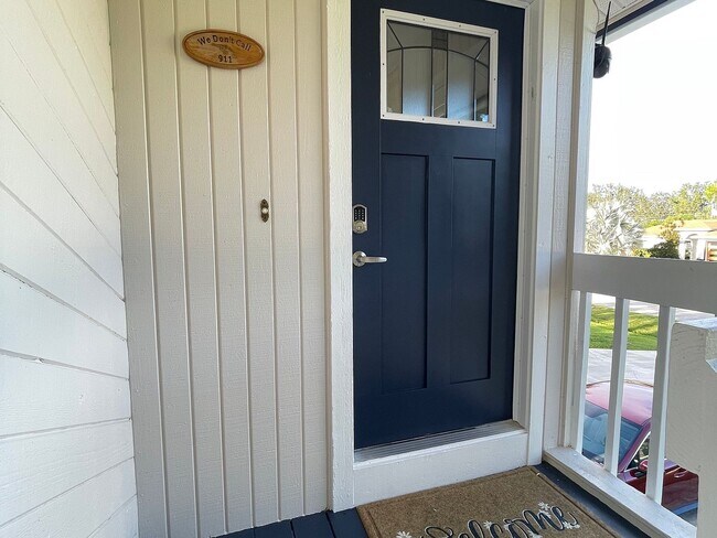 Building Photo - 1337 Center Ln