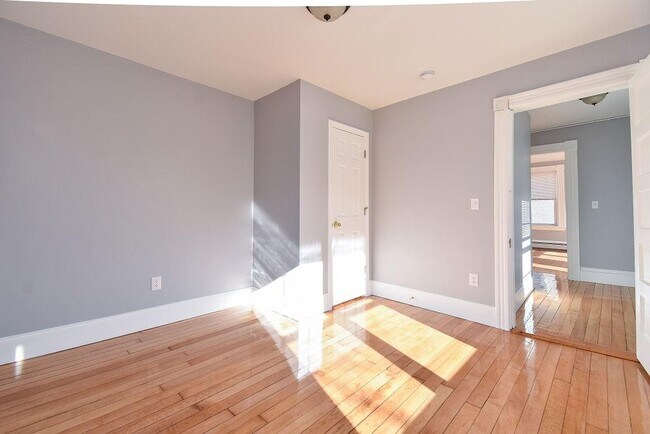 Building Photo - 141 Bourne Ave