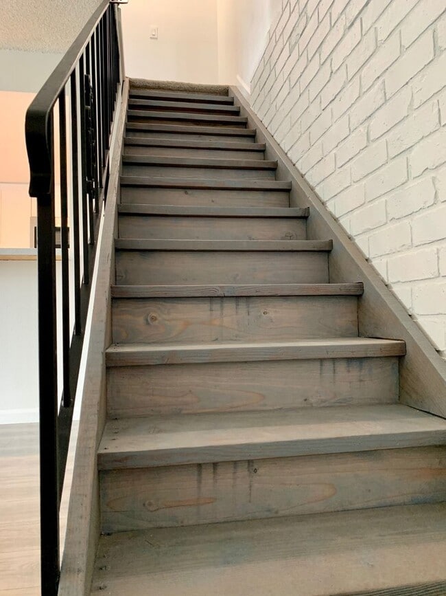 Building Photo - Upgraded Carpinteria Townhome- Great Commu...