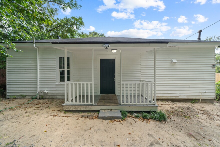 Building Photo - 608 Monroe St