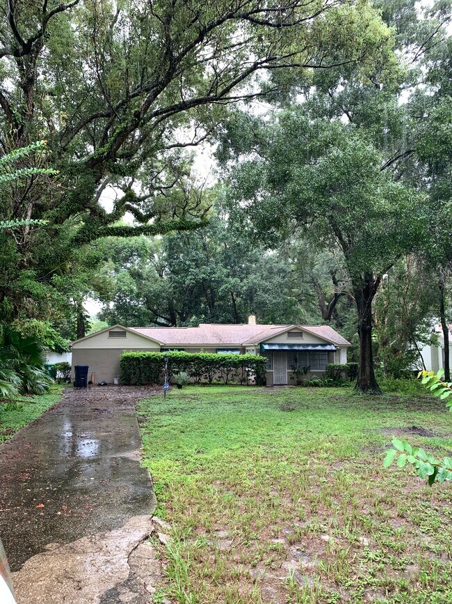 Primary Photo - 1206 E Hanna Ave