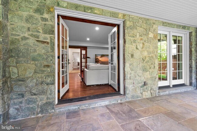 Building Photo - 5600 Brite Dr