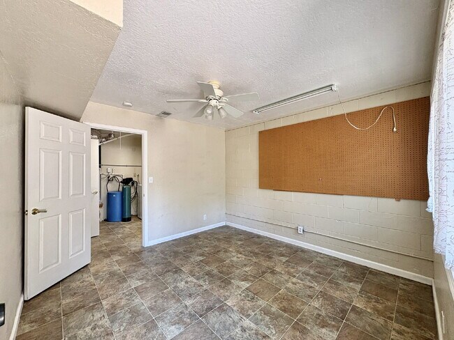 Building Photo - Charming 4-Bed by the Lake in Morgan Hill