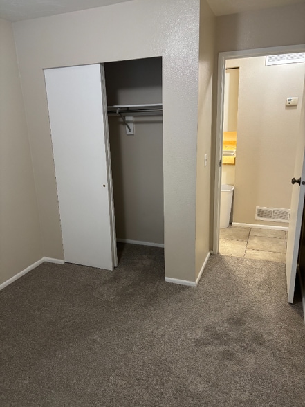 Building Photo - 31 E River Haven Cir